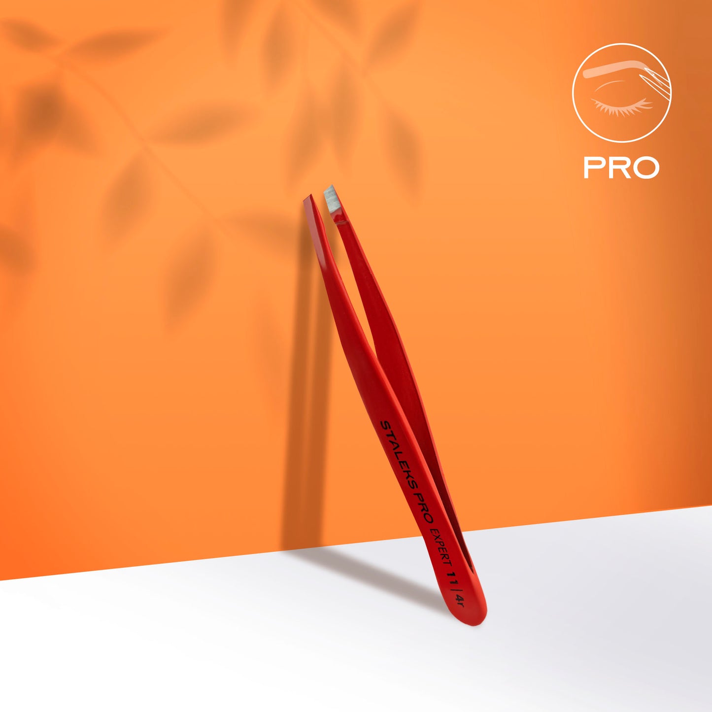 EXPERT 11 TYPE 4r-פינצטה לעיצוב גבות צרה ומשופעת (אדום)